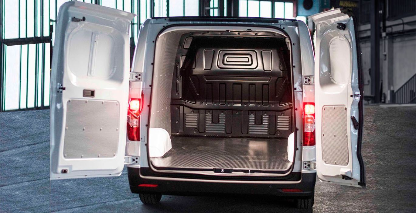 MAXUS eDeliver 3 exterior trasera 1 | Total Renting