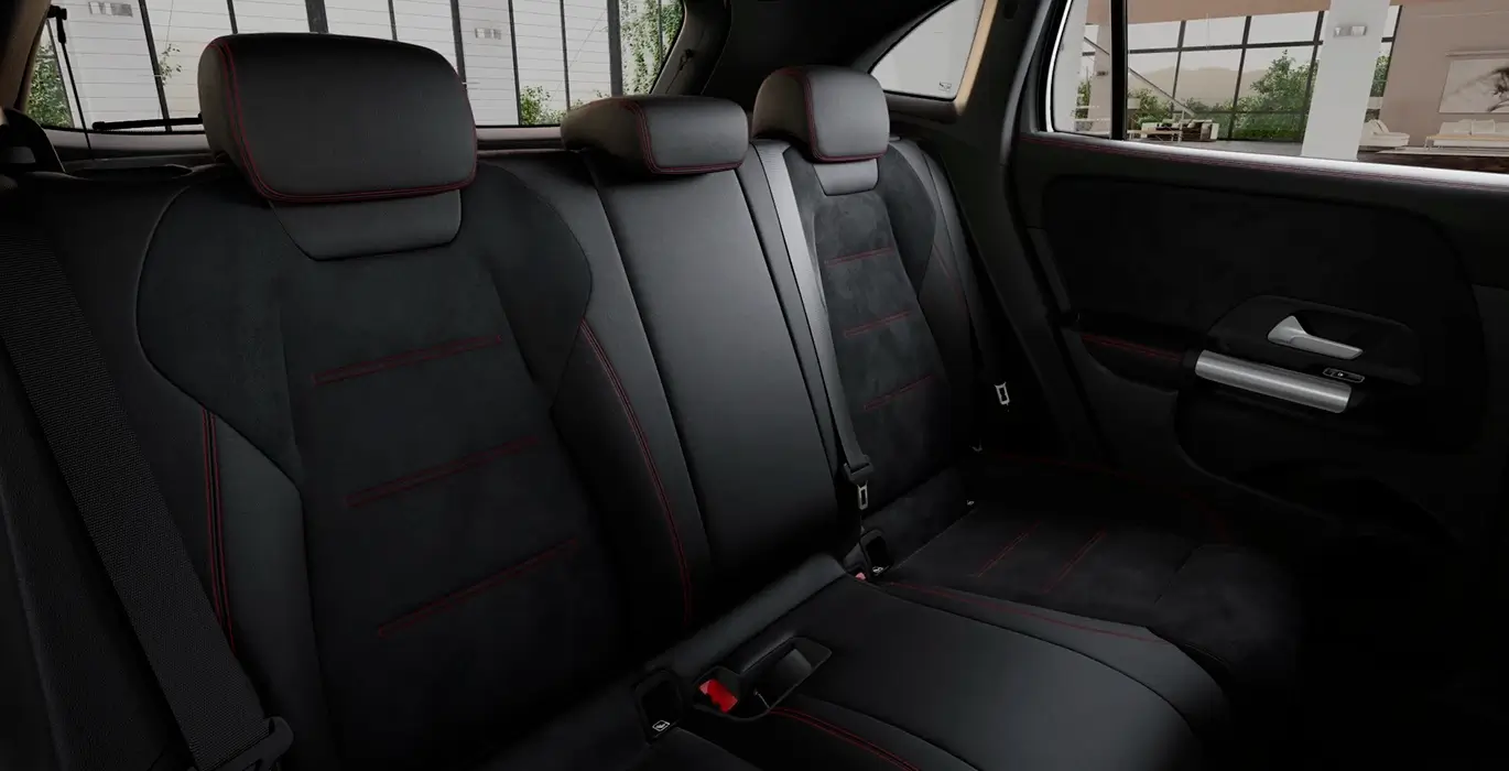 Mercedes Benz GLA 200d interior trasera | Total Renting