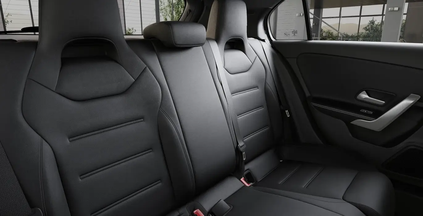 Mercedes Benz Clase A 200d interior trasera 2 | Total Renting