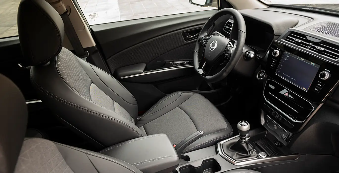 SSANGYONG Tivoli G15 Urban Plus 4x2 interior delantera 2 2 | Total Renting