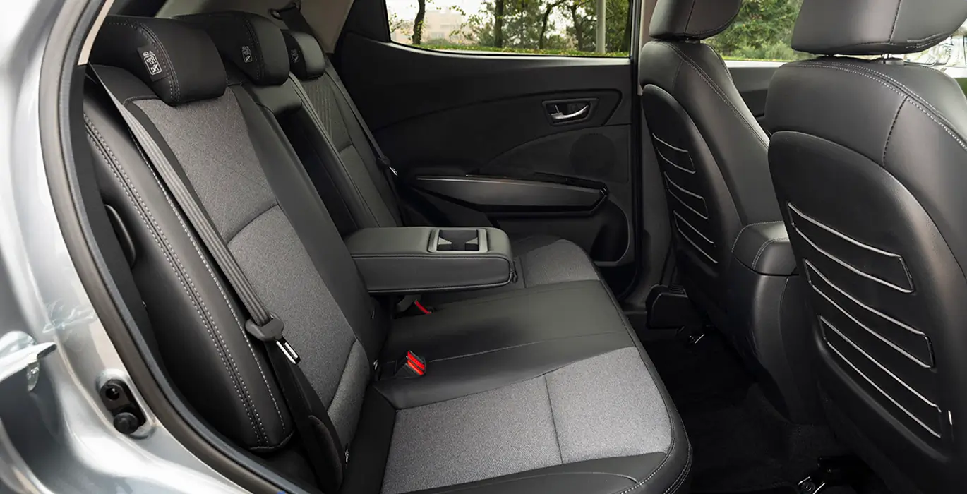 SSANGYONG Tivoli G15 Urban Plus 4x2 interior trasera 2 | Total Renting