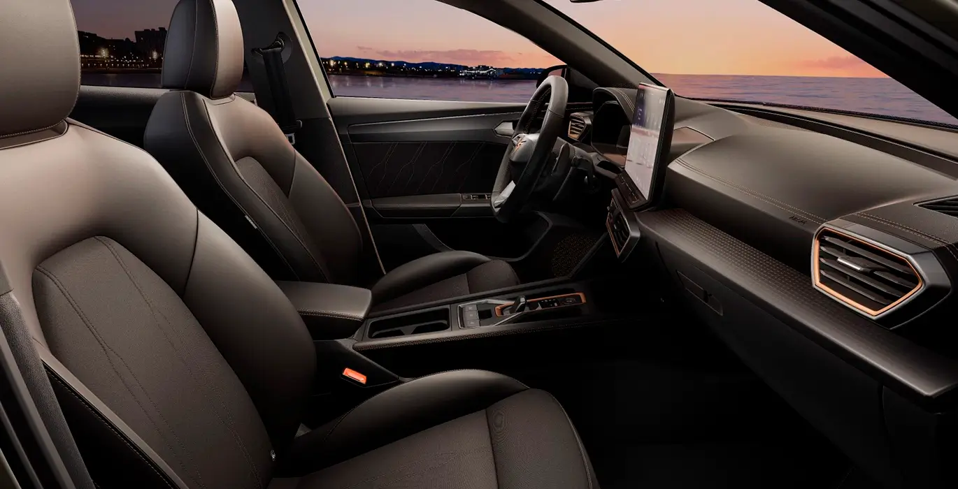 Cupra León 1.5 eTSI 110kW (150CV) DSG 5 Cupra Leon 1.5 eTSI 110kW 150CV DSG interior delantera II | Total Renting