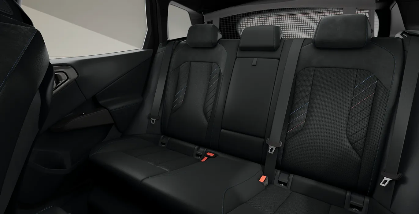 BMW X3 30e xDrive interior trasera | Total Renting
