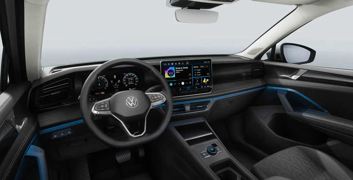 Volkswagen Tiguan Mas 1.5 TSI eHybrid 150kW 204CV DSG interior delantera 1 | Total Renting