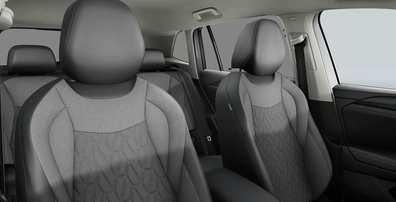 Volkswagen Tiguan Mas 1.5 TSI eHybrid 150kW 204CV DSG interior delantera II 1 | Total Renting