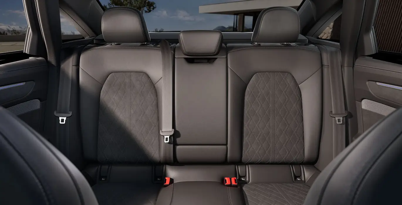 Audi A6 TDI 150kW 204CV S tronic Black Line interior trasera | Total Renting
