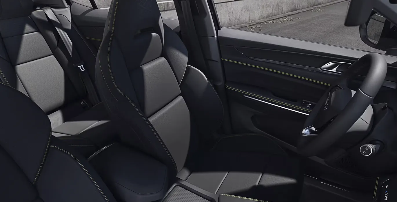 Lynk & Co 01 1.5 PHEV Core 5 Lynk Co 01 1.5 PHEV Core interior delantera II | Total Renting