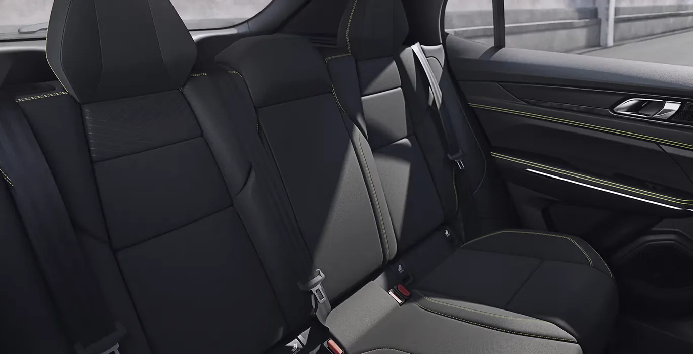 Lynk & Co 01 1.5 PHEV Core 6 Lynk Co 01 1.5 PHEV Core interior trasera | Total Renting