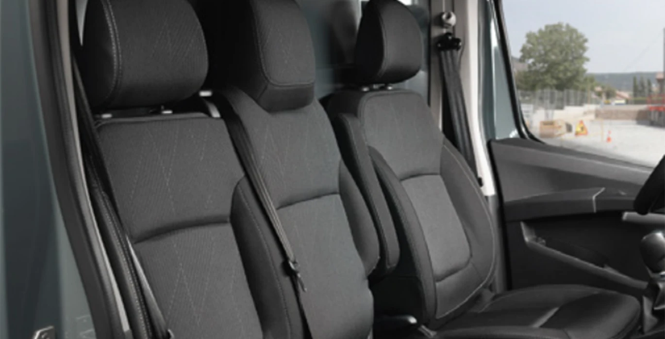 Nissan Primastar Furgón 2.0 DCI S&S L1H1 Acenta 110CV (MERCANCÍAS TERCEROS) 3 Nissan Primastar 2.0dCi L1H1 1T Acenta interior asientos | Total Renting