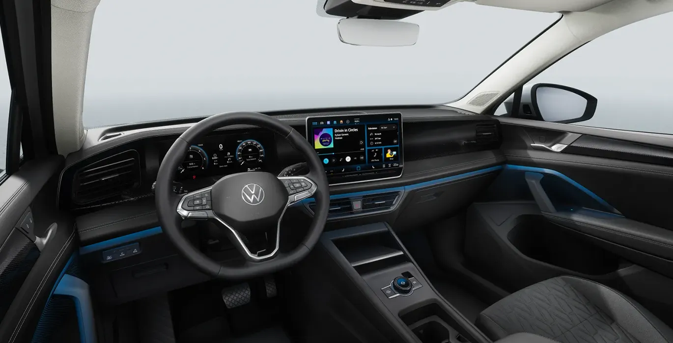 Volkswagen Tiguan Mas 1.5 eTSI DSG interior delantera | Total Renting