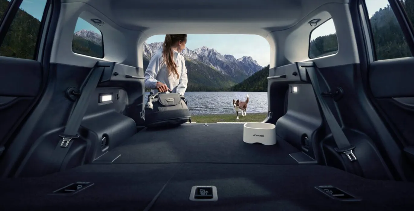 Jaecoo 5 EV Pure 155kW (211CV) 61kWh 5 Jaecoo 5 Hibrido Pure 1.5 TGDI 165kW 224CV 4x2 interior trasera | Total Renting