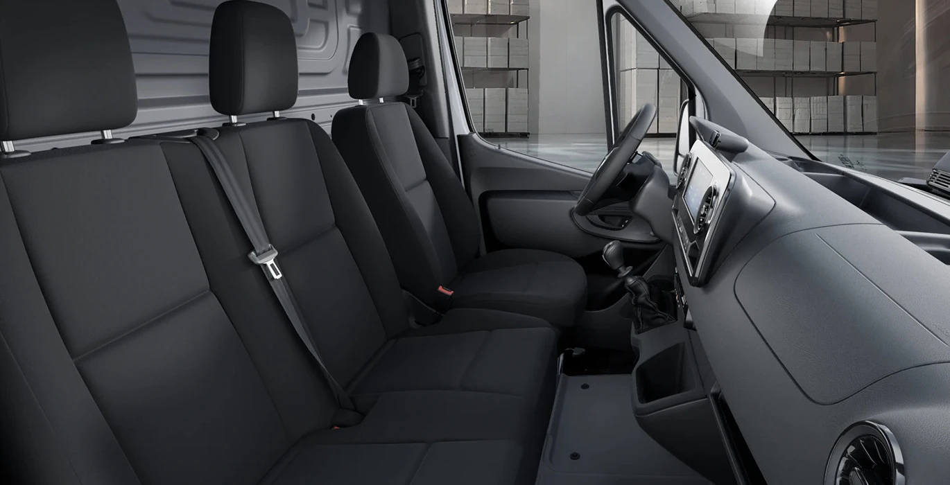 Mercedes-Benz Sprinter 315 CDI Medio Pro 5 Mercedes Benz Sprinter 315 CDI Medio Pro interior delantera II | Total Renting