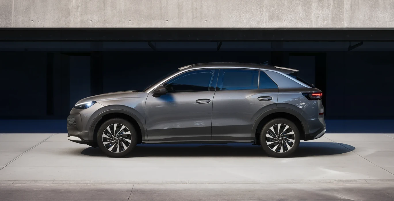 VOLKSWAGEN T-ROC Match 1.5 eTSI 150CV DSG 3 VOLKSWAGEN T ROC Match 1.5 eTSI 150CV DSG lateral gris | Total Renting