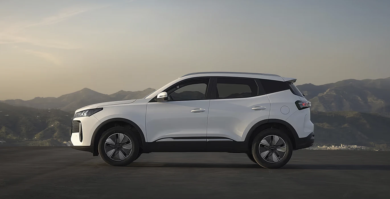 EBRO s400 1.5 DHE HEV Excellent CVT 2 EBRO S400 1.5 DHE HEV Excellence CVT lateral | Total Renting