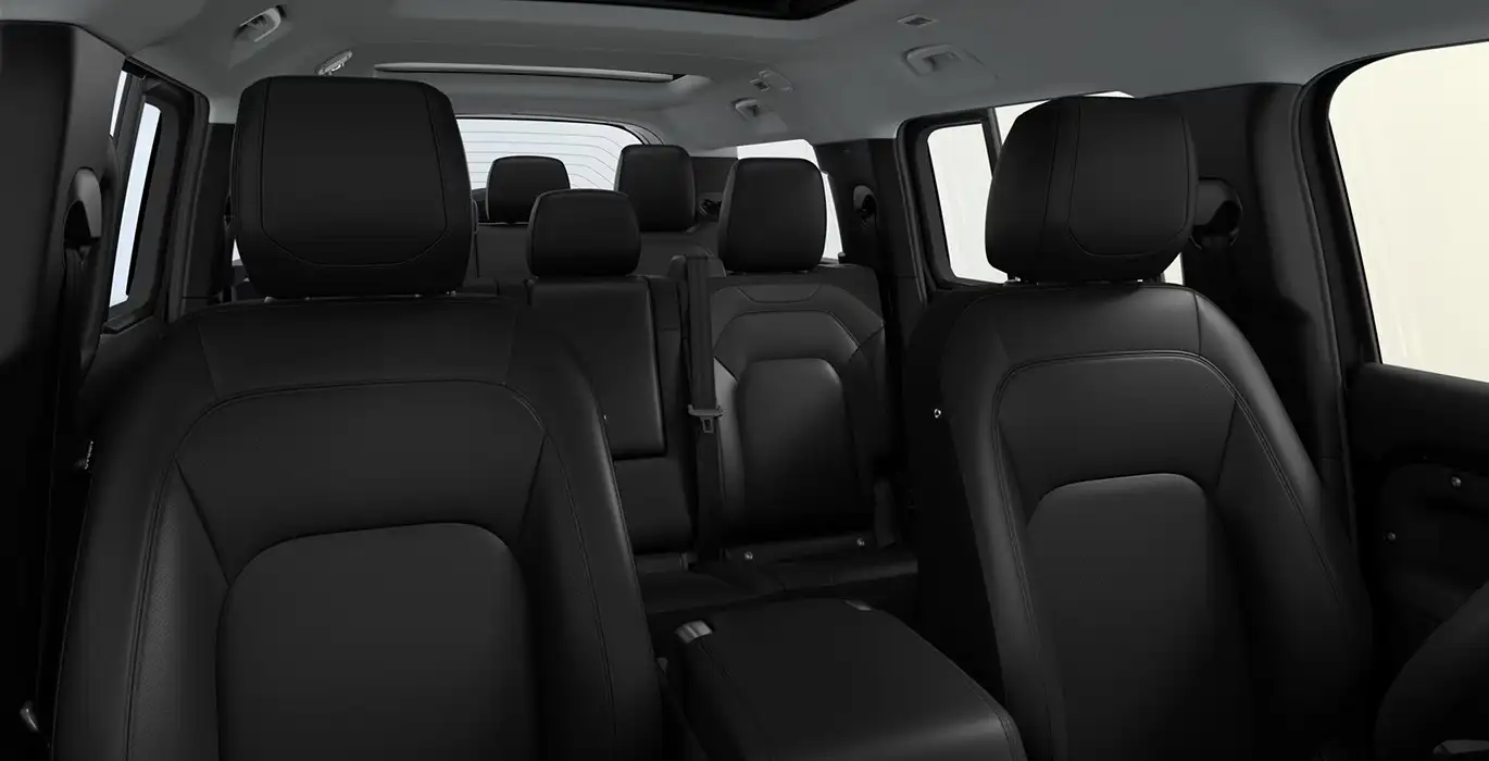 Land Rover Defender 3.0D I6 250S MHEV 5 Land Rover Defender 3.0D I6 250S MHEV interior delantera II | Total Renting