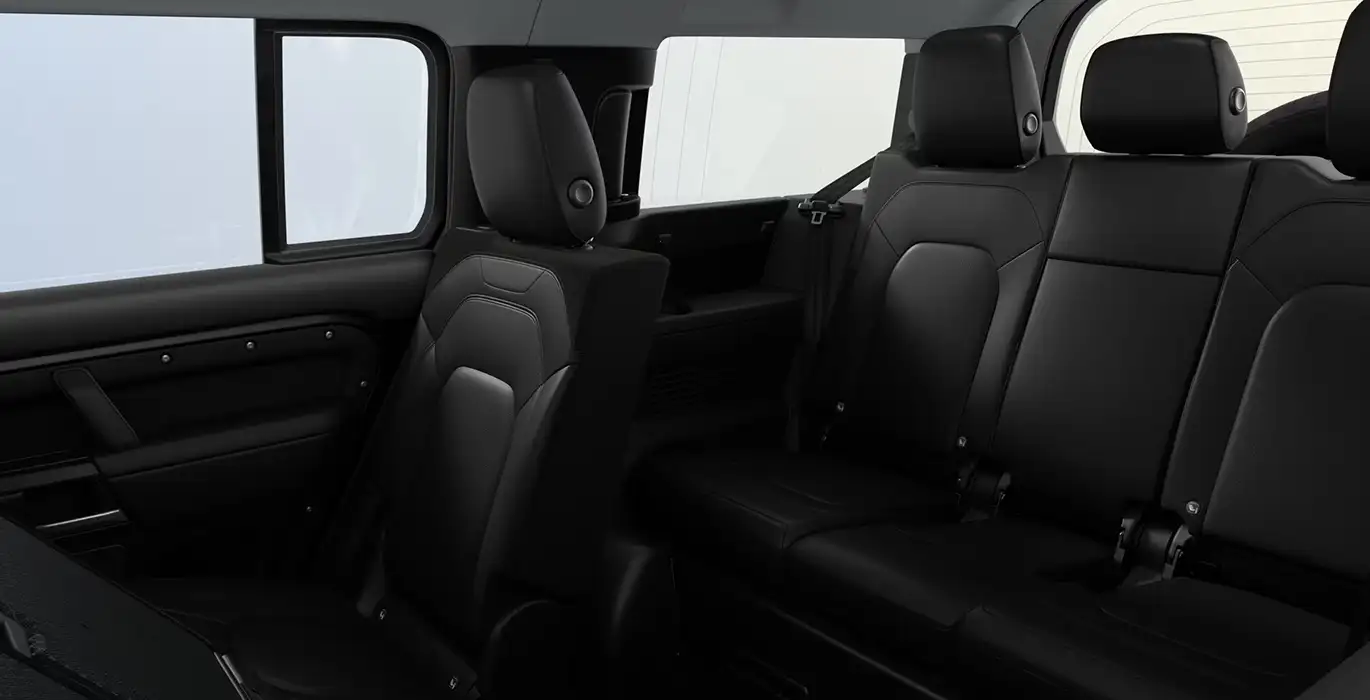 Land Rover Defender 3.0D I6 250S MHEV 6 Land Rover Defender 3.0D I6 250S MHEV interior trasera | Total Renting