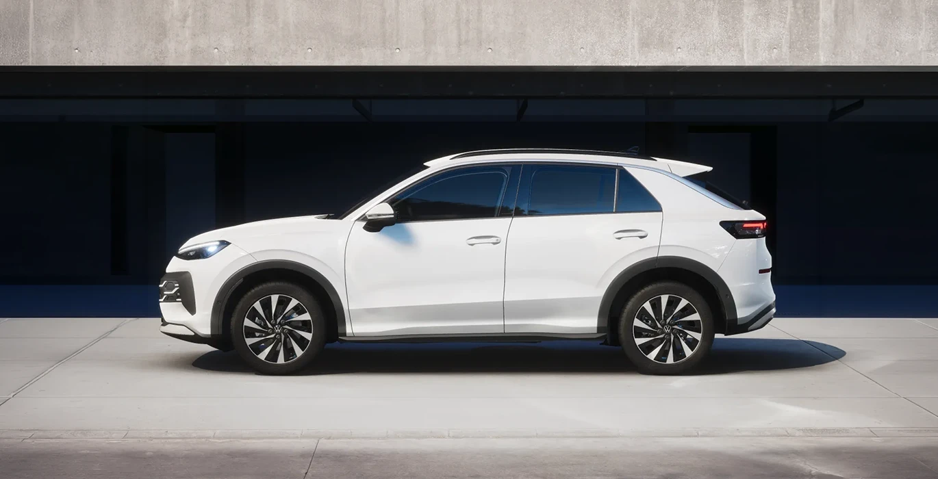 Volkswagen T-ROC Match 1.5 eTSI 85kW (116CV) DSG 3 VOLKSWAGEN T ROC Match 1.5 eTSI 150CV DSG lateral blanco | Total Renting